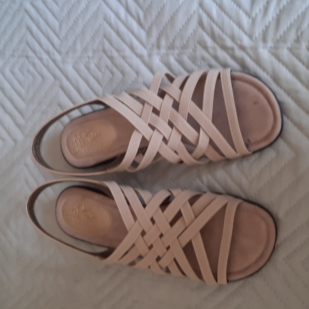 LIFESTRIDE SANDALS Size 9  Never worn